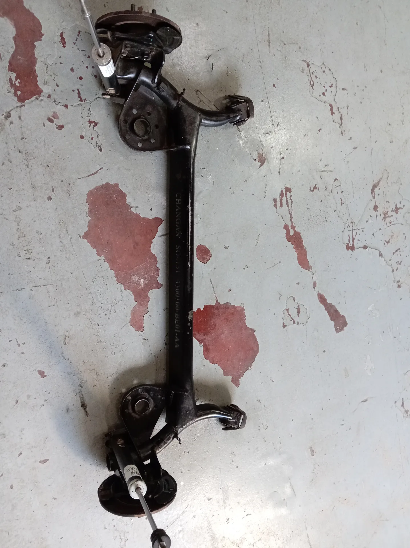 Yugo Trasero Con muñón es En buen estado