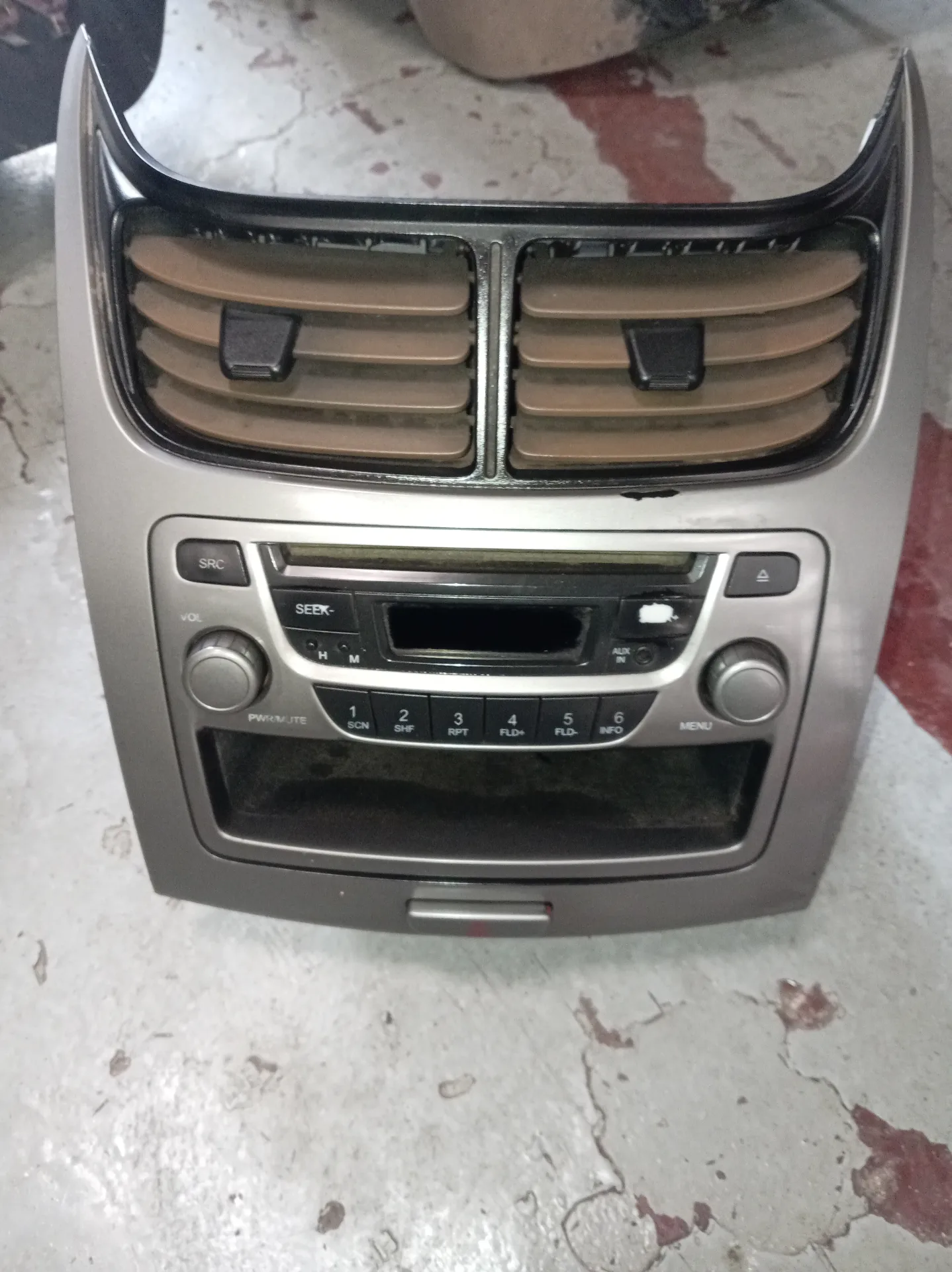 Bisel de radio En buen estado