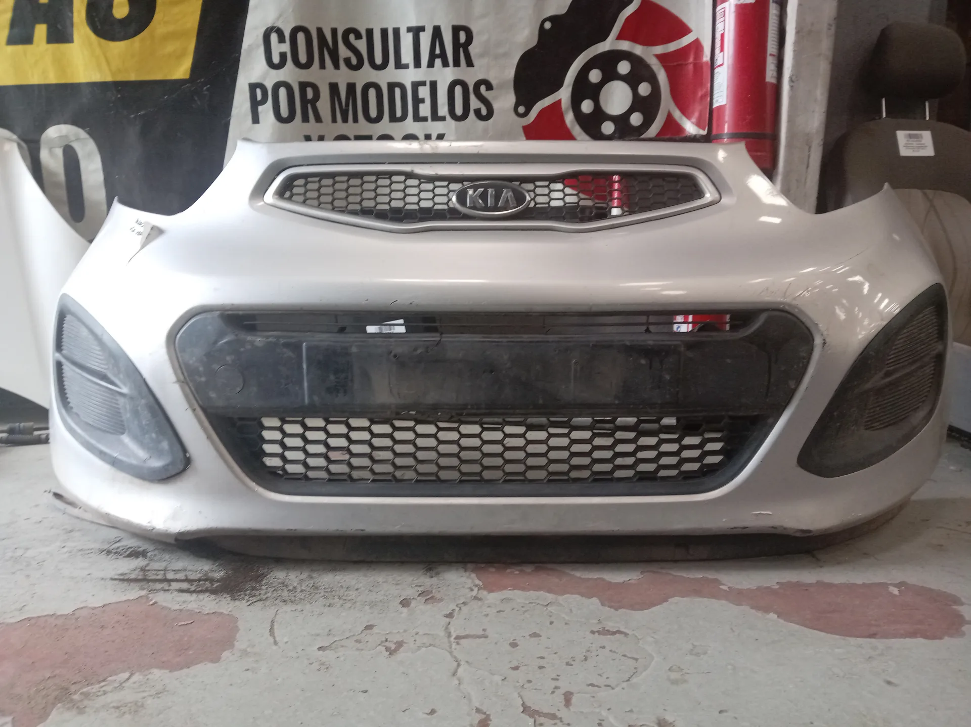Parachoque Delantero Con detalle