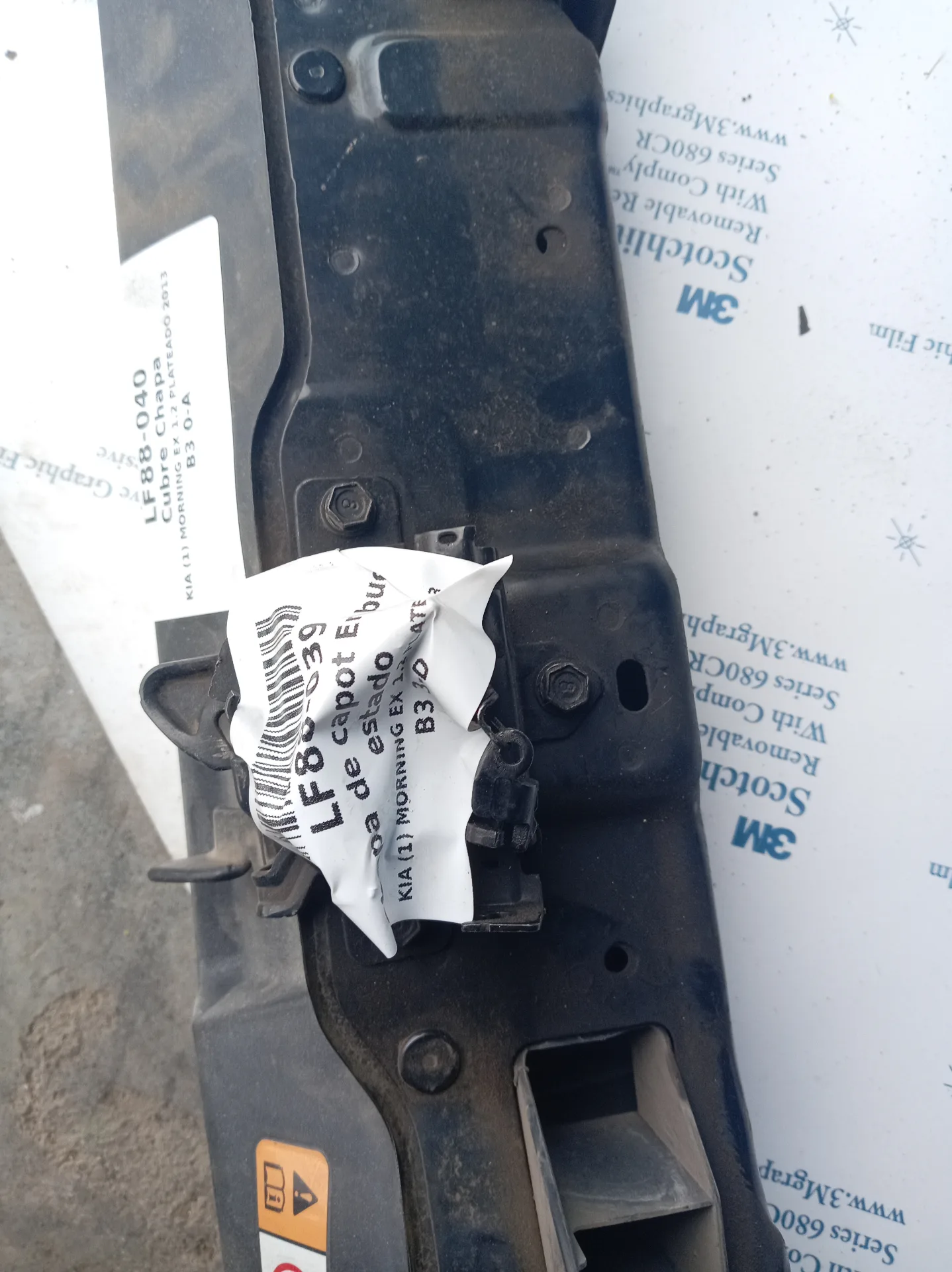 Chapa de capot En buen estado
