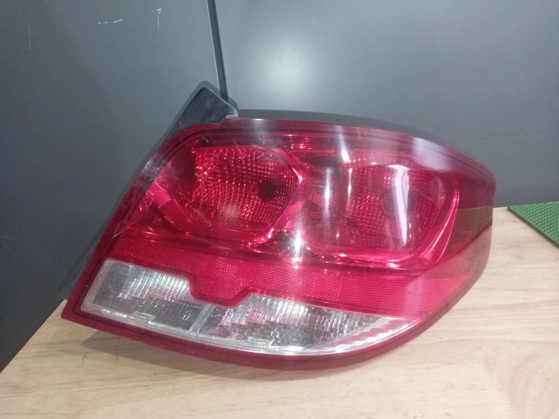 Foco trasero Derecho Con detalles