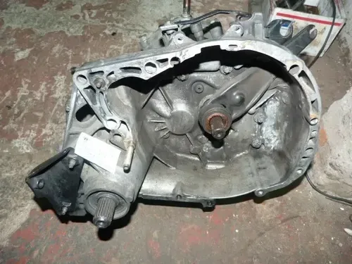 Caja de cambios en buen estado funcionando