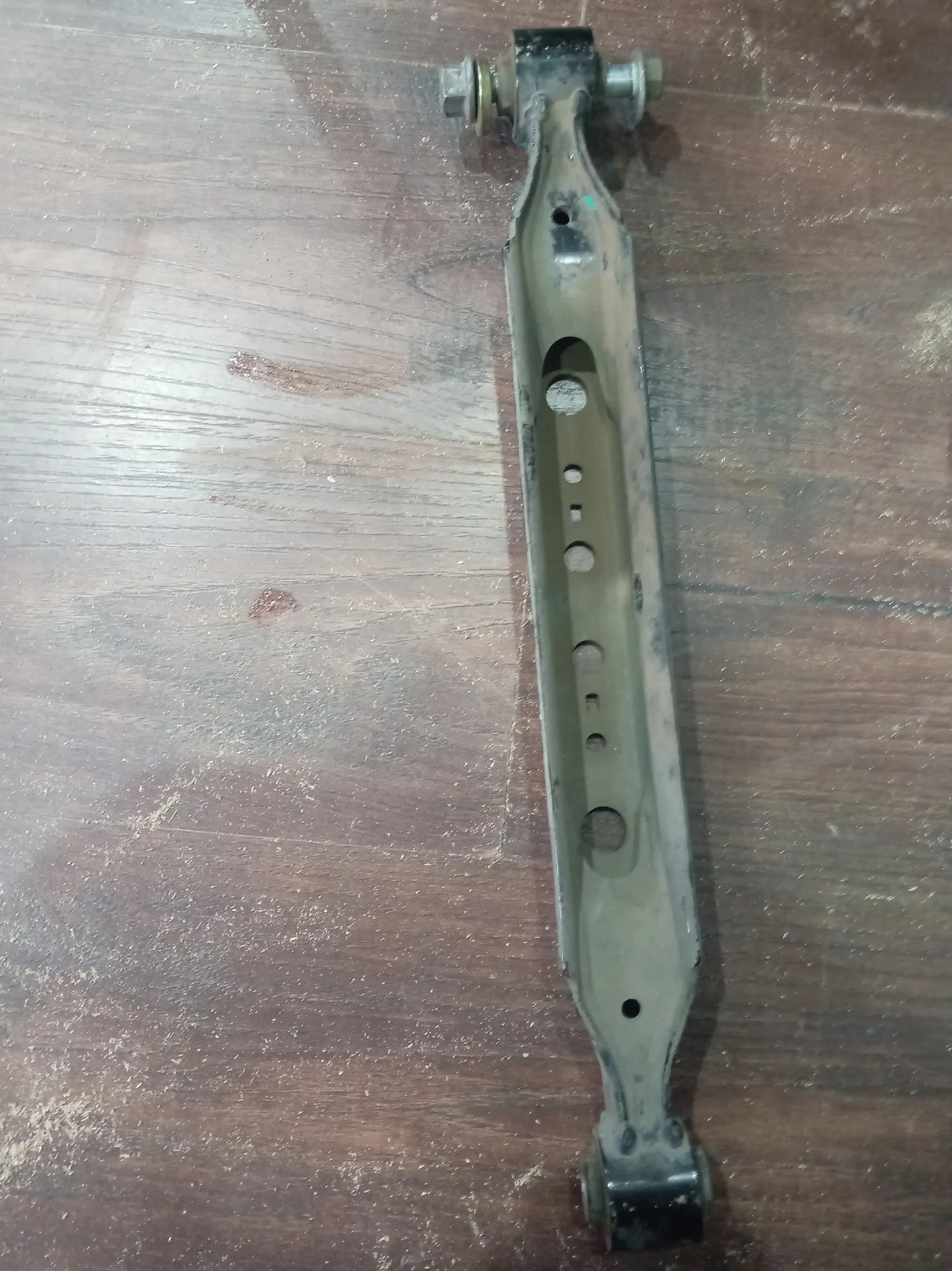 Brazo de suspensión inferior Trasero Derecho