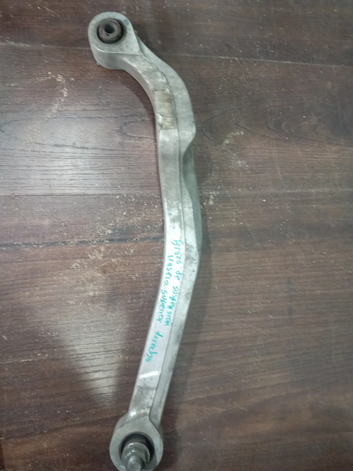 Brazo de suspensión superior Trasero Derecho En buen estado