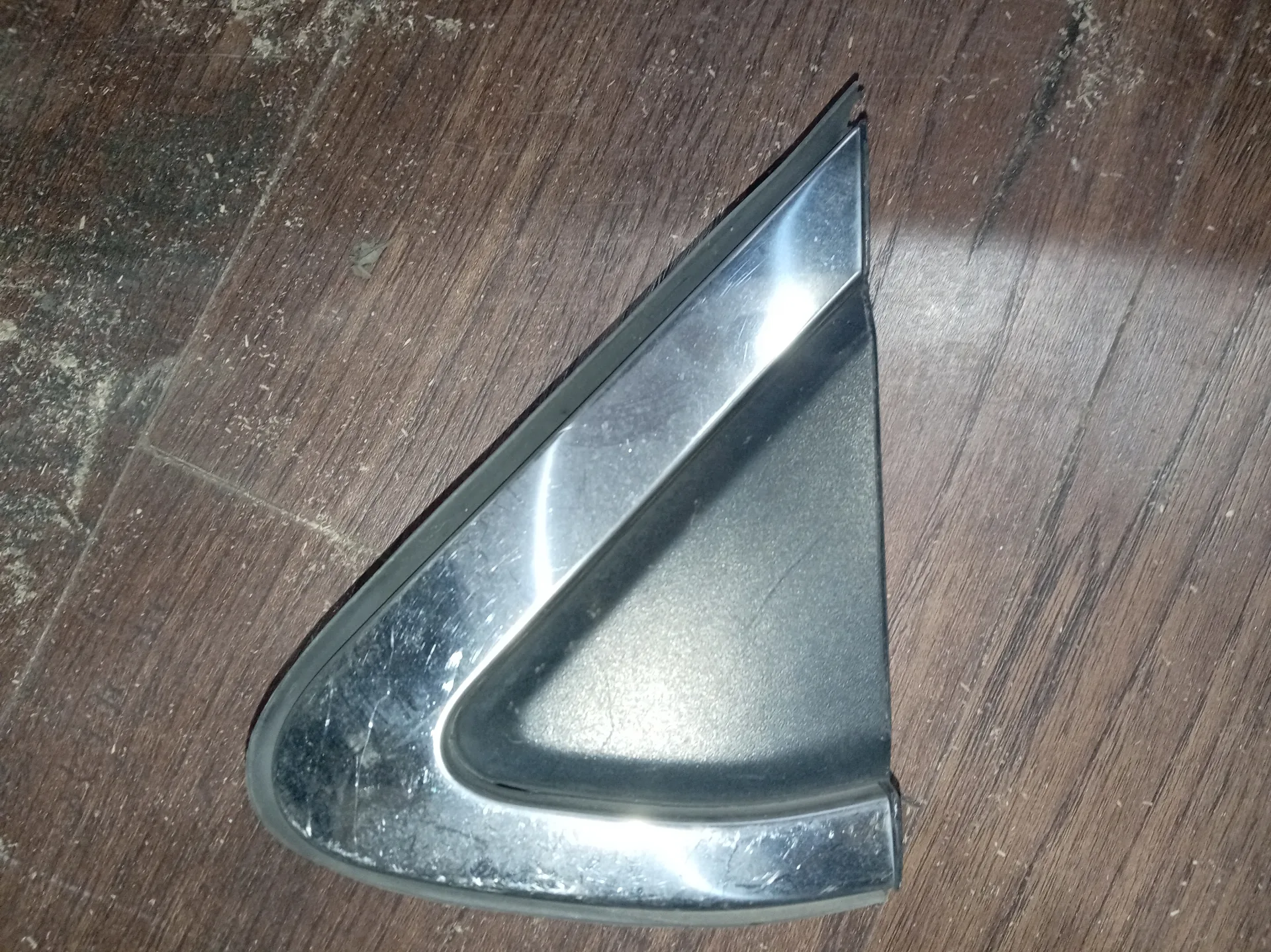moldura interior o triangular de puerta/espejo) Izquierdo En buen estado